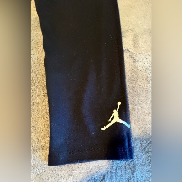 Jordan Training Tights Black/Zebra/White
23 Sz XXL 170-180 CM
14-16 YRS - Picture 3 of 10